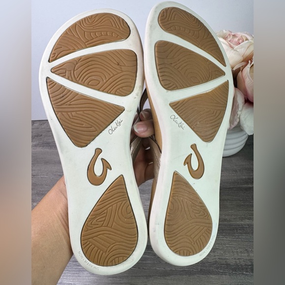 OluKai Honu gold/pink copper leather sandals Womens size 9 - Picture 9 of 9